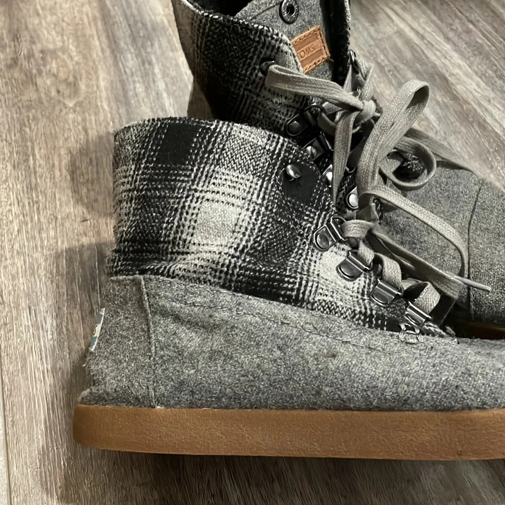 TOMS Gray Plaid Lace Up Flat Booties